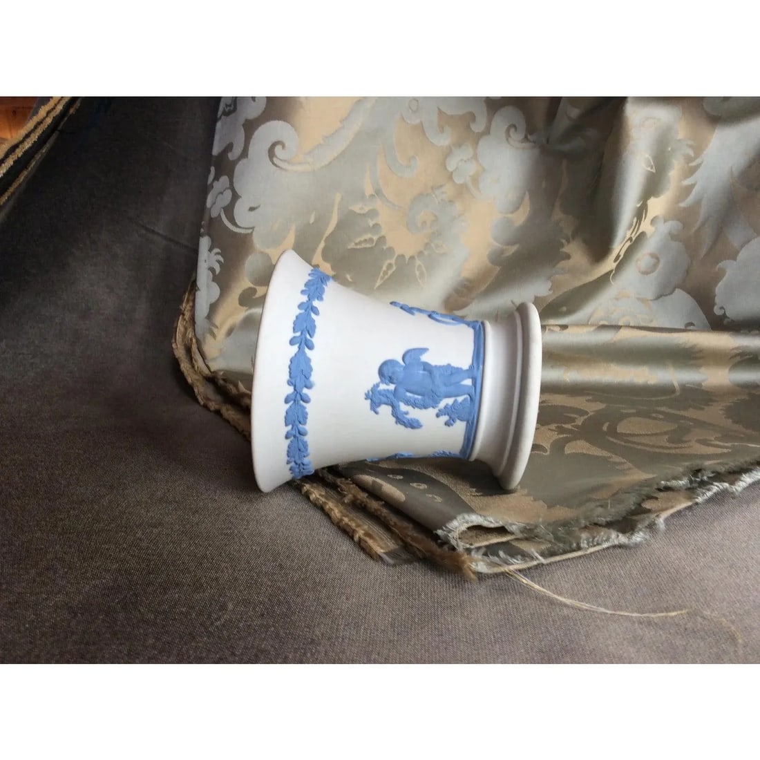 Wedgwood White Jasperware Neoclassical Urn - 9