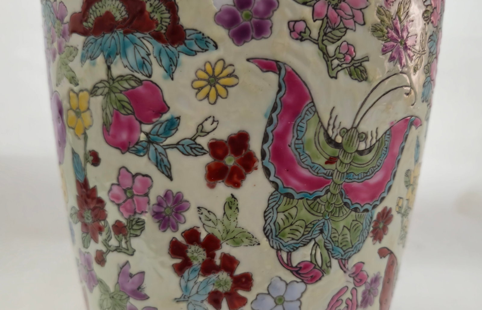 Mid Century Chinese Mille Fleurs Porcelain Vase - 4