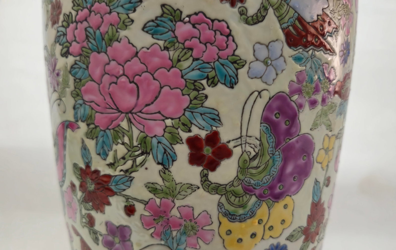 Mid Century Chinese Mille Fleurs Porcelain Vase - 5