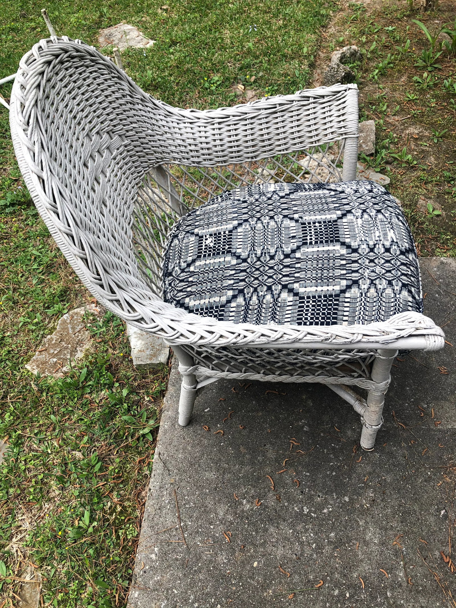 Vintage White Wicker Chair With Vintage Coverlet Cushion - 3