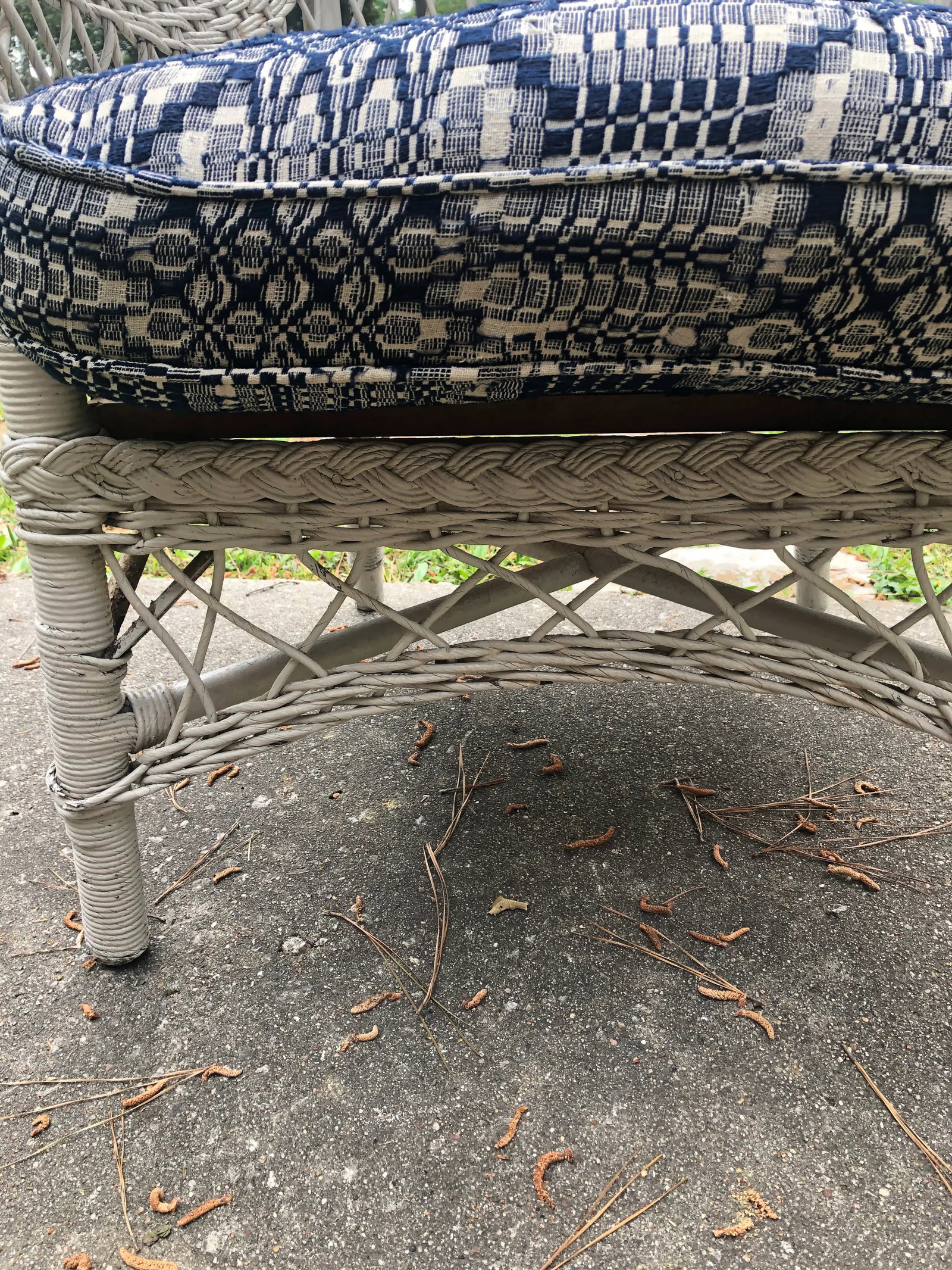 Vintage White Wicker Chair With Vintage Coverlet Cushion - 5