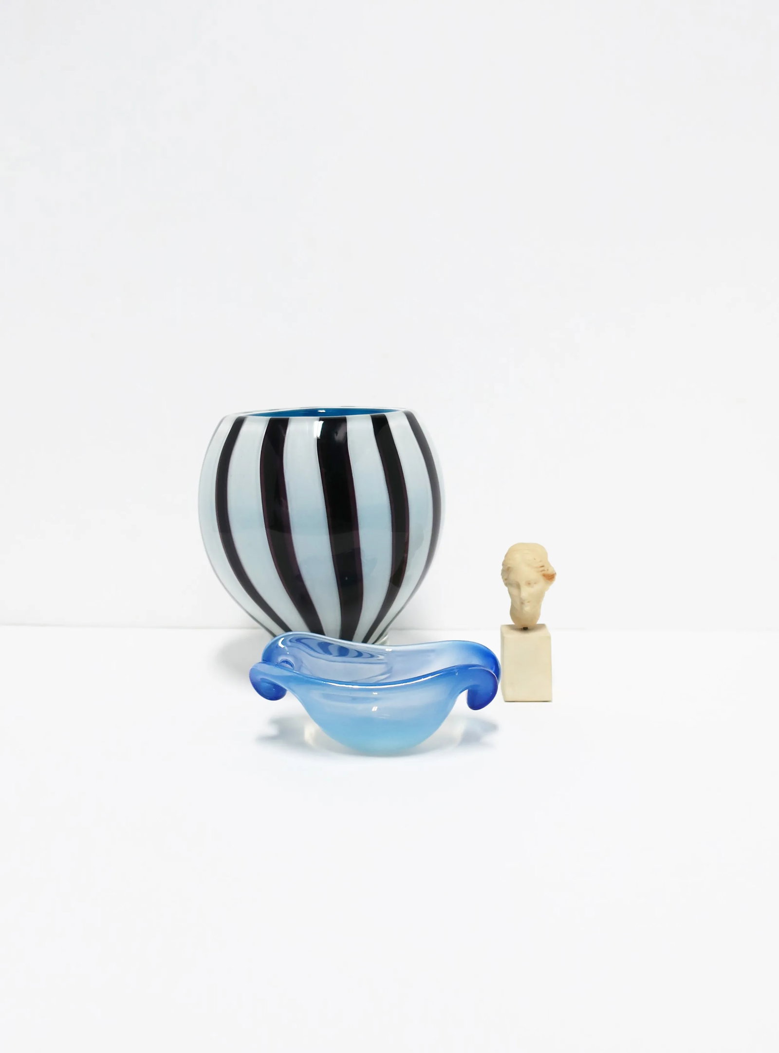 Italian Murano Art Glass Vase in Black and White - 7