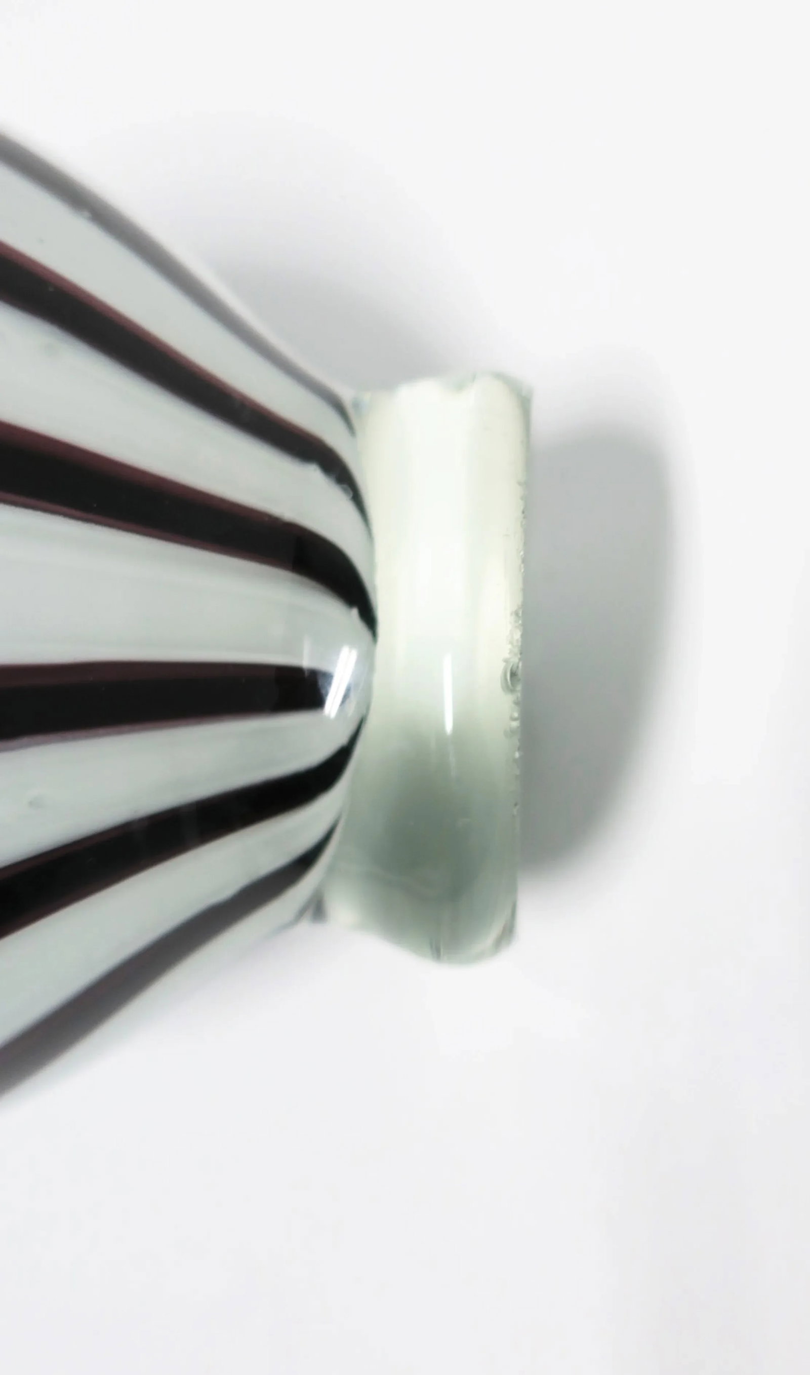 Italian Murano Art Glass Vase in Black and White - 9