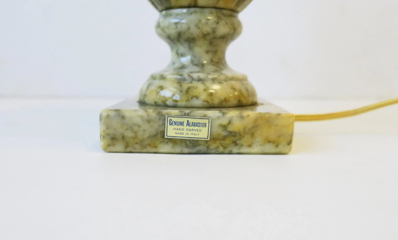 Italian Neoclassical Urn Alabaster Marble Table Lamp, Mid 20th Century - 10