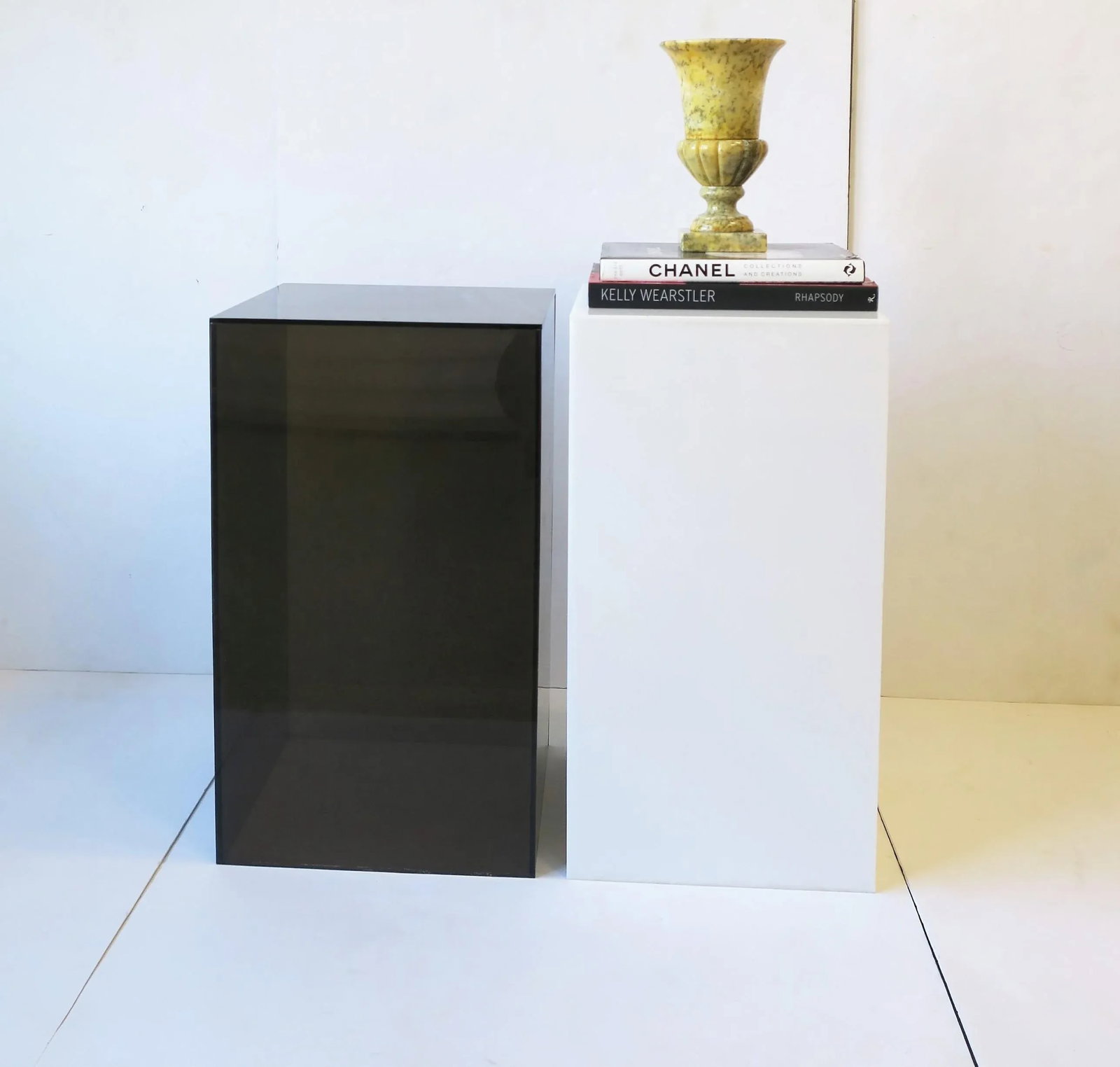 Italian Neoclassical Urn Alabaster Marble Table Lamp, Mid 20th Century - 5
