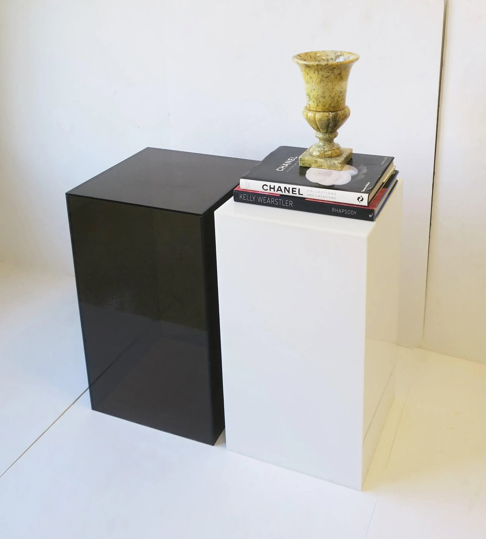 Italian Neoclassical Urn Alabaster Marble Table Lamp, Mid 20th Century - 6