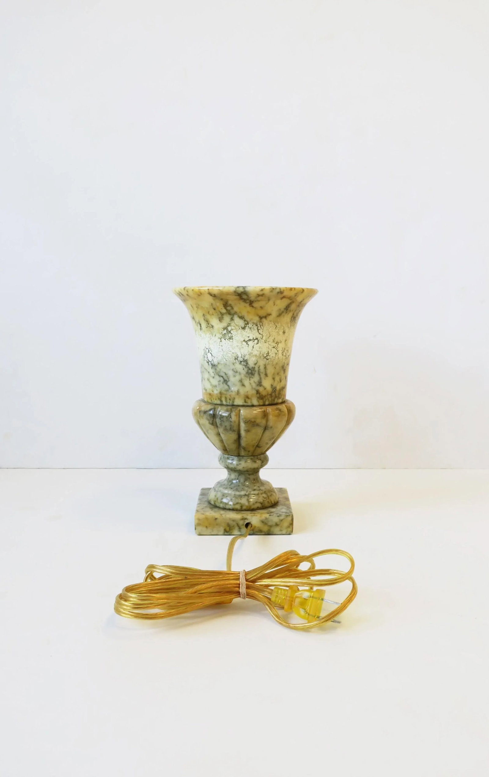 Italian Neoclassical Urn Alabaster Marble Table Lamp, Mid 20th Century - 9