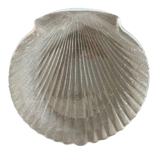 1990's Clamshell Glass Serving Plate: Vintage 90's Clamshell Design Clear Glass Serving Plate / Platter, no makers mark in excellent condition 13"D Condition: Alterations: Original Condition Unaltered Imperfections: Some Imperfections