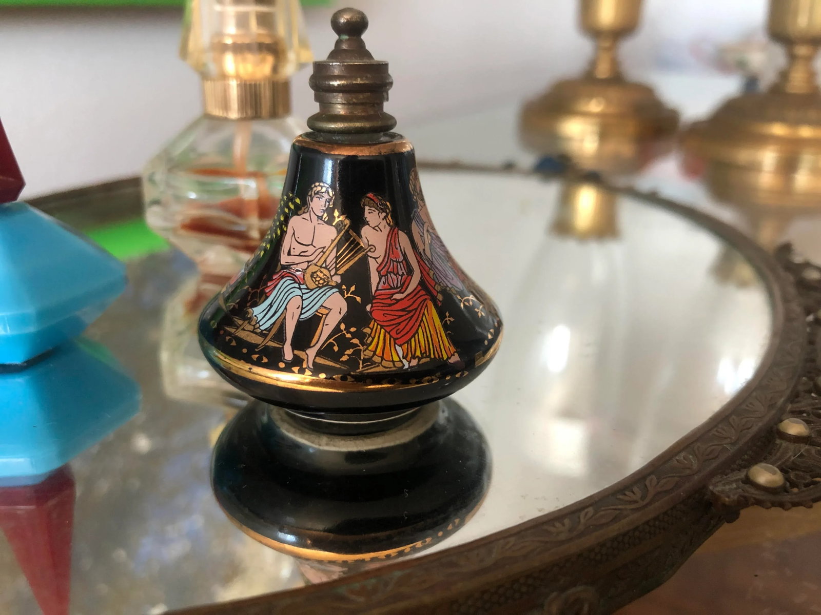 Lacque Perfume Bottle Depicting the Ancient Greek - 2