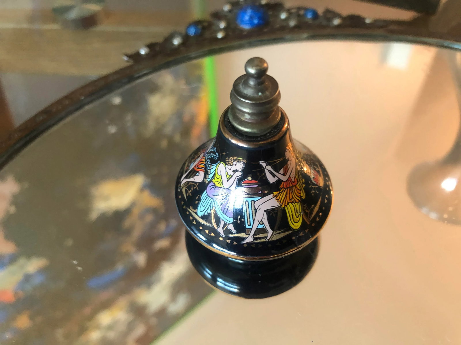 Lacque Perfume Bottle Depicting the Ancient Greek - 4