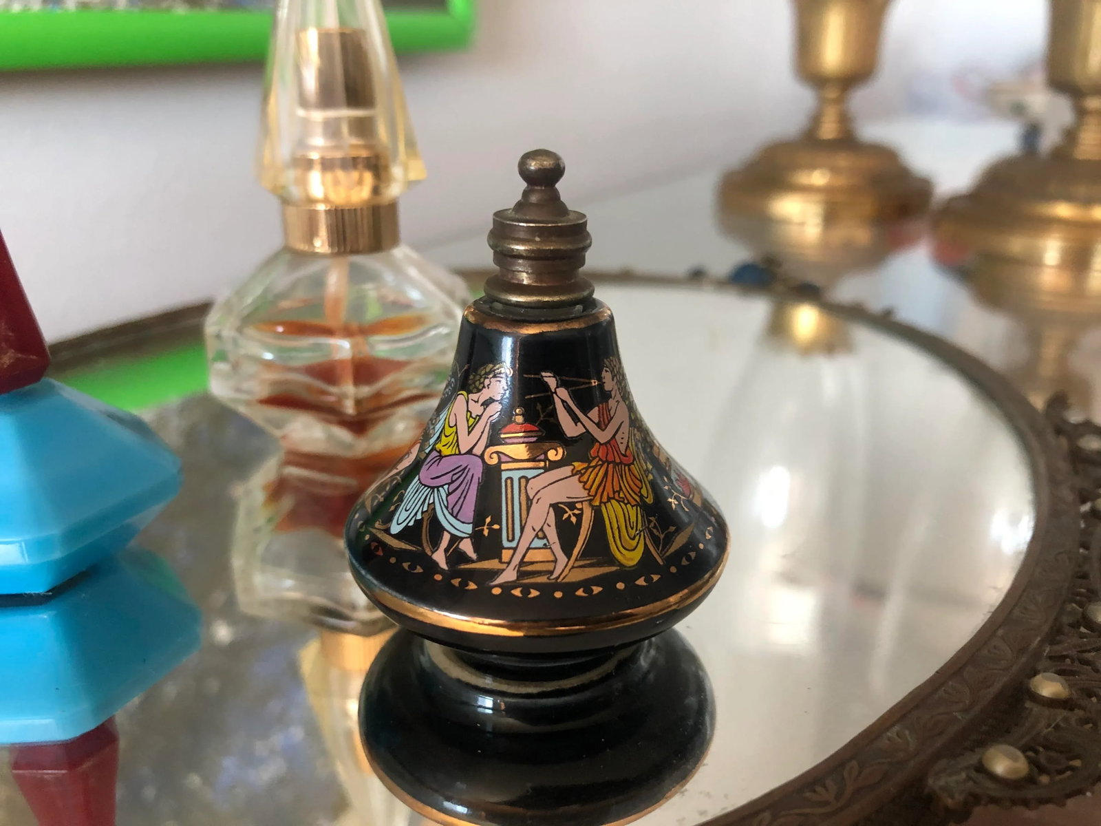 Lacque Perfume Bottle Depicting the Ancient Greek - 7