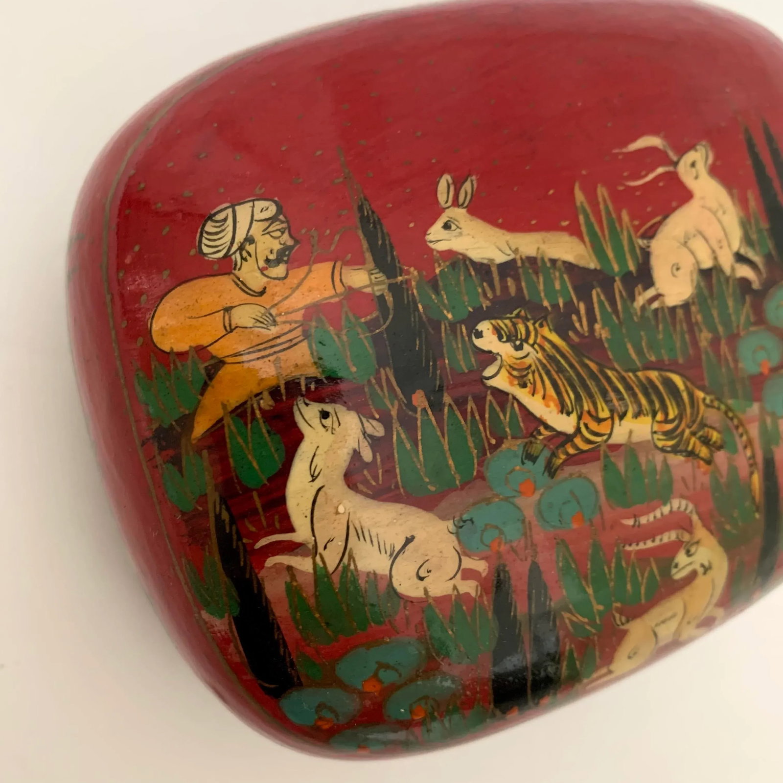 Vintage Hunter Tiger Kashmir Trinket Domed Box India Paper Mache Lacquer - 3