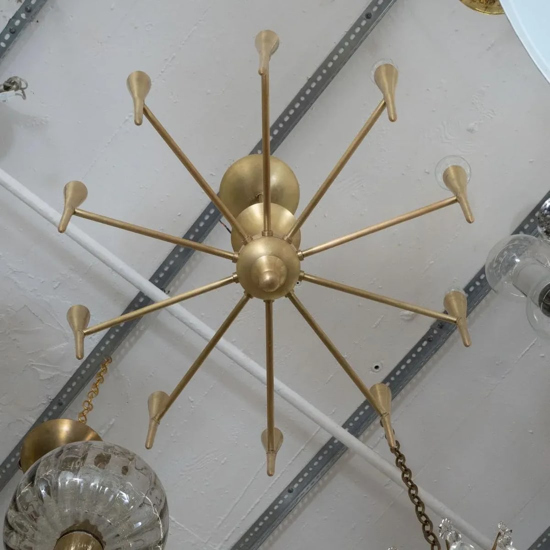Vintage 1960s Brass "Trumpet" Chandelier - 5