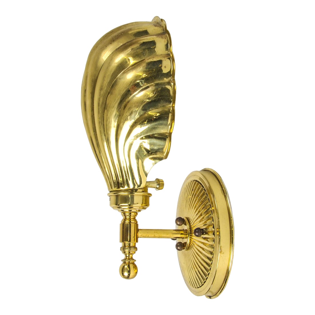 Vintage Brass Shell Wall Sconce: Unique brass shell wall sconce light fixture. Currently wired to plug in, but could also be adapted to hard-wired. Shiny brass finish. Great ambiance for any space! In overall good vintage condition