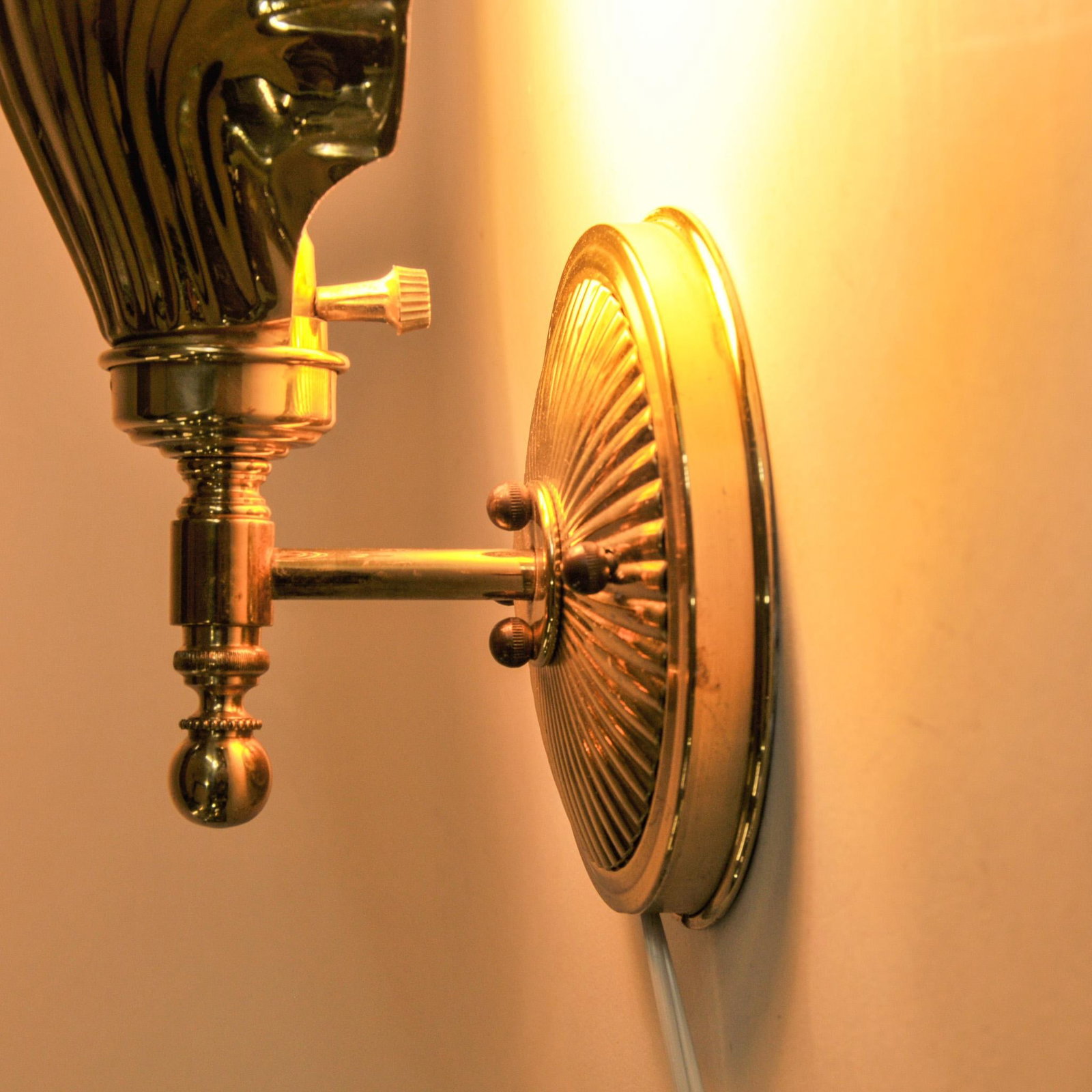 Vintage Brass Shell Wall Sconce - 4