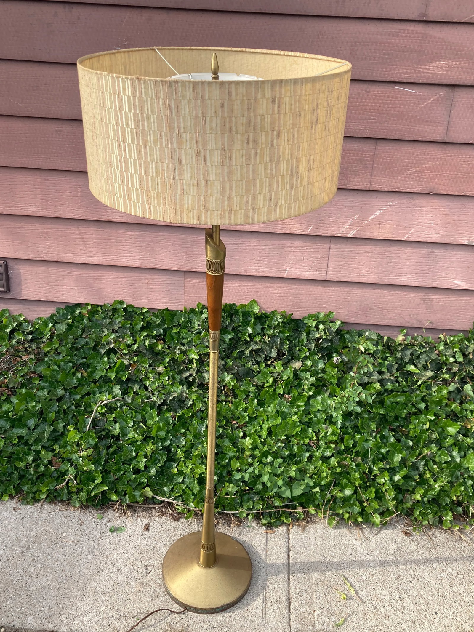 Mid Century Modern Brass and Walnut Floor Lamp - 11