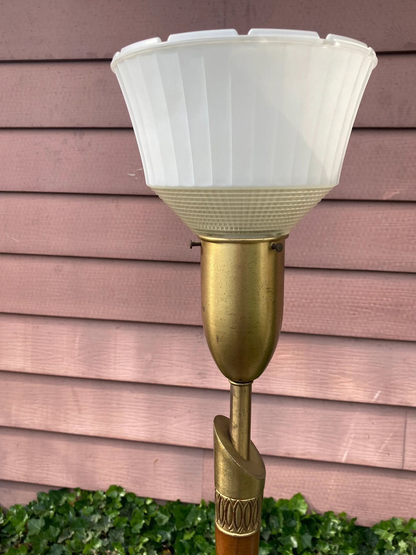 Mid Century Modern Brass and Walnut Floor Lamp - 6