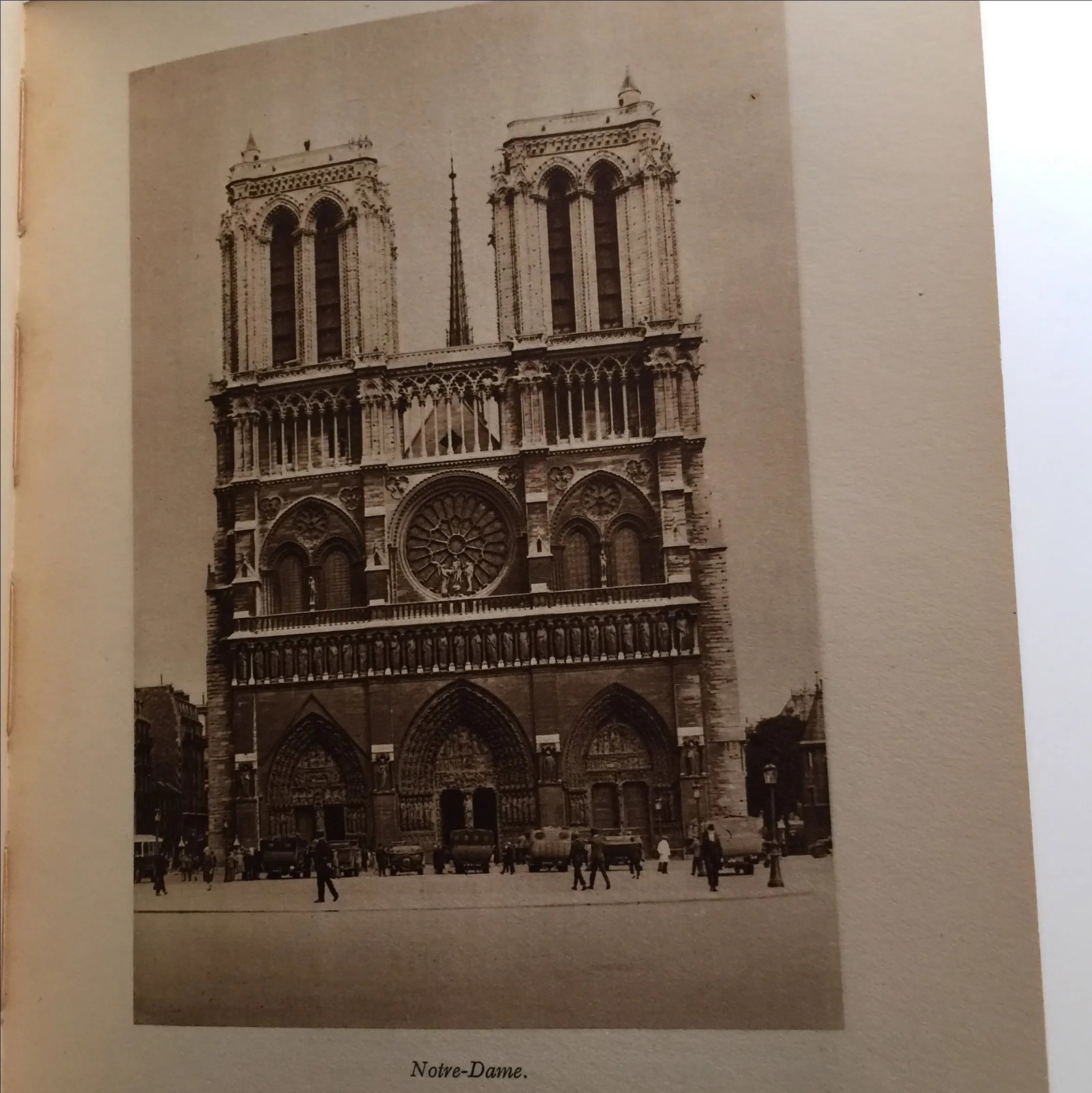 Paris by Moma Clarke 1929 London Pictorial Guide - 9