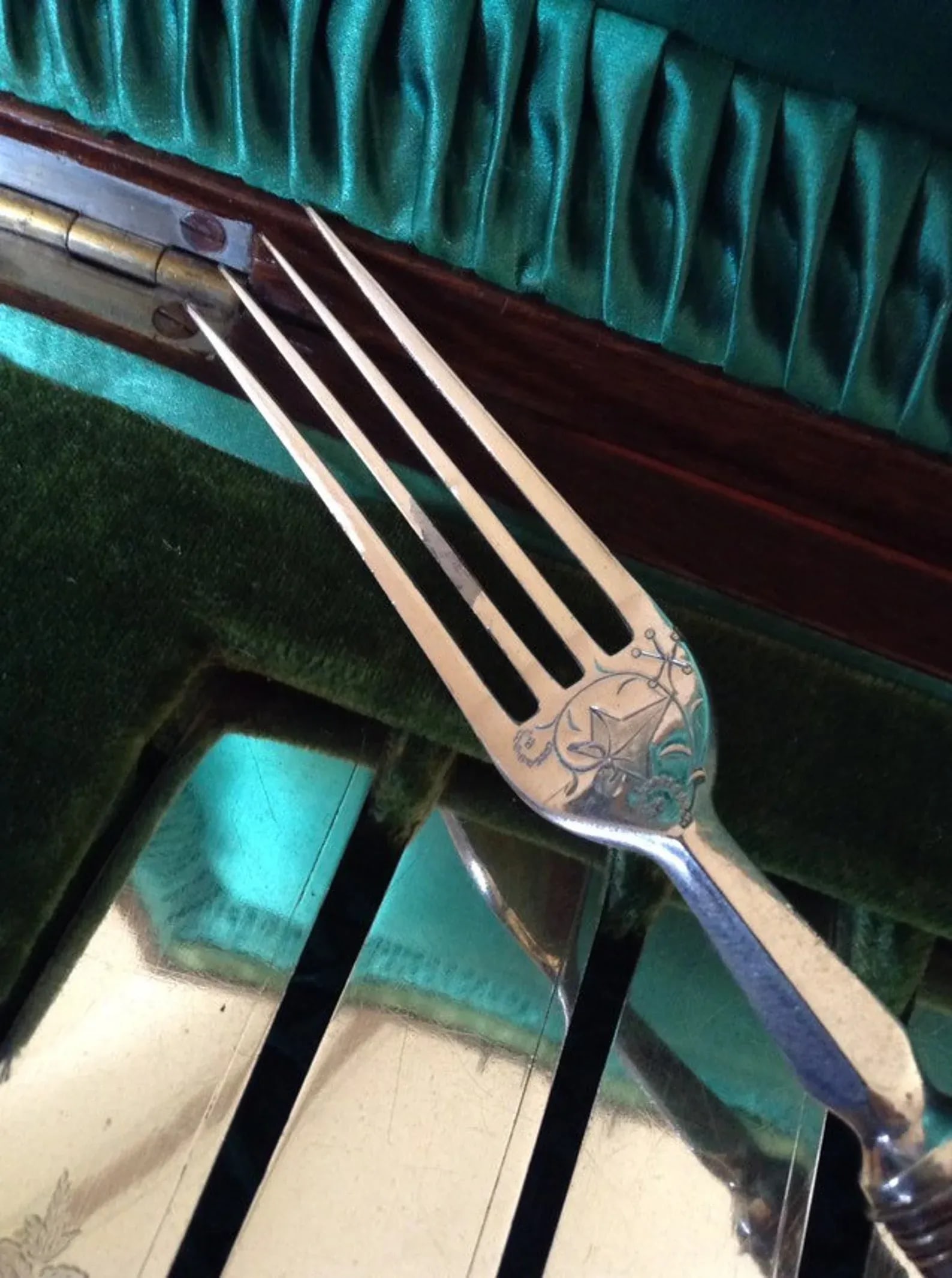 Vintage Victorian English Mother of Pearl Handles With Silverplate Fruit Knives & Forks- 12 Pieces - 6
