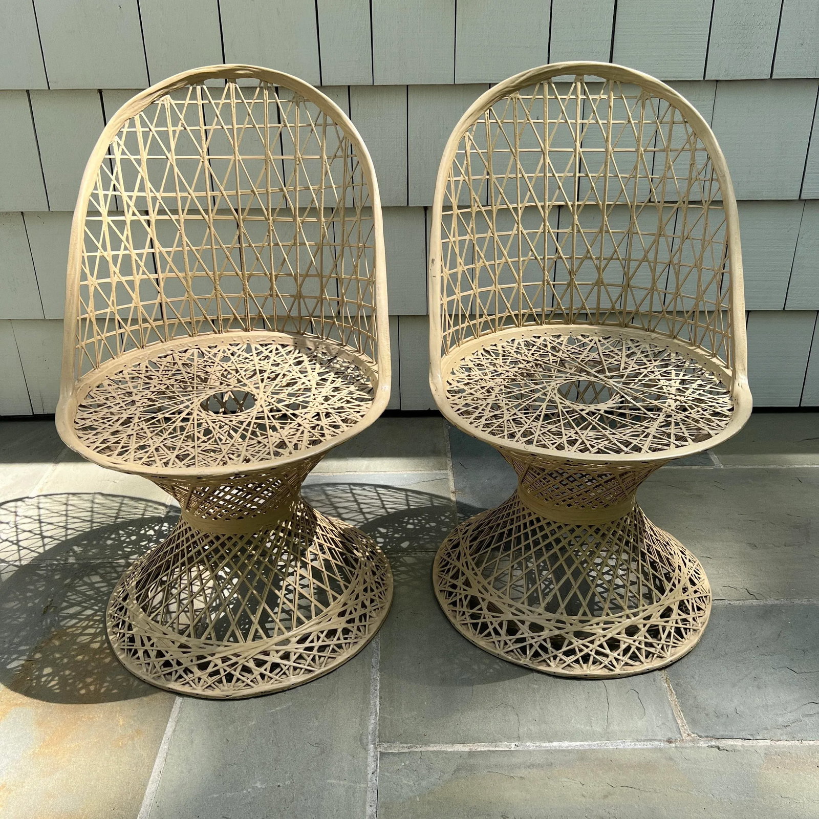 Vintage Russell Woodard Spun Fiberglass Patio Chairs, a Pair - 2
