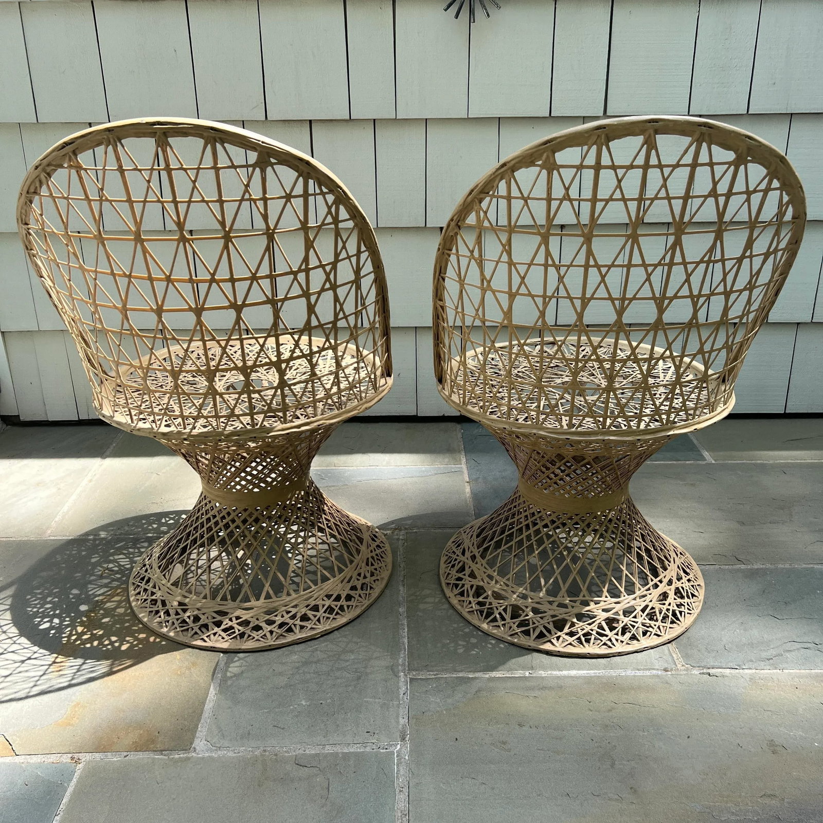 Vintage Russell Woodard Spun Fiberglass Patio Chairs, a Pair - 4