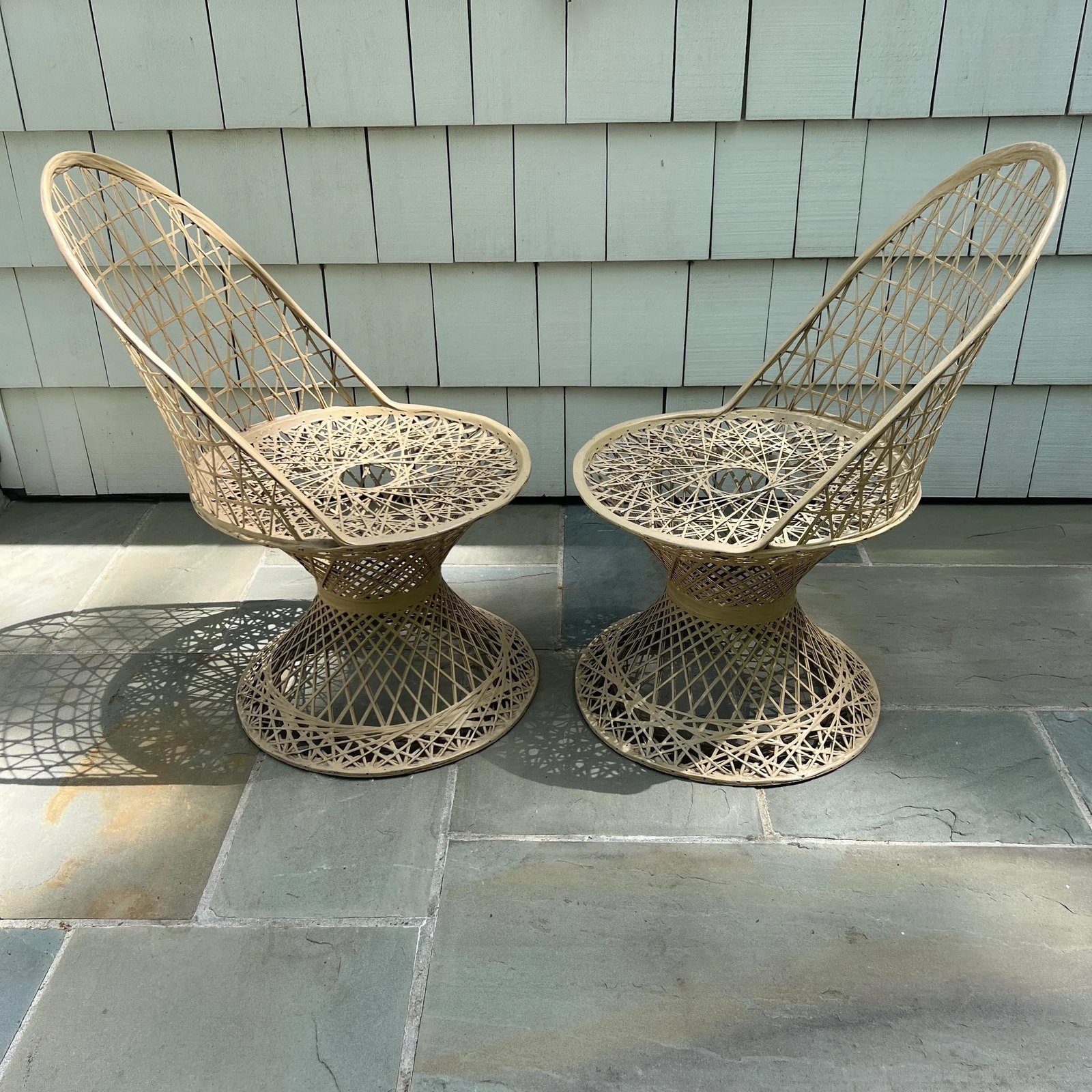 Vintage Russell Woodard Spun Fiberglass Patio Chairs, a Pair - 5