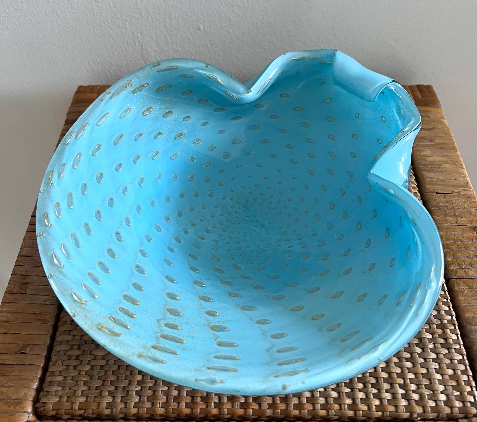Mid 20th Century Turquoise Alfredo Barbini Murano Attributed Bowl in the Shape of a Shell - 4