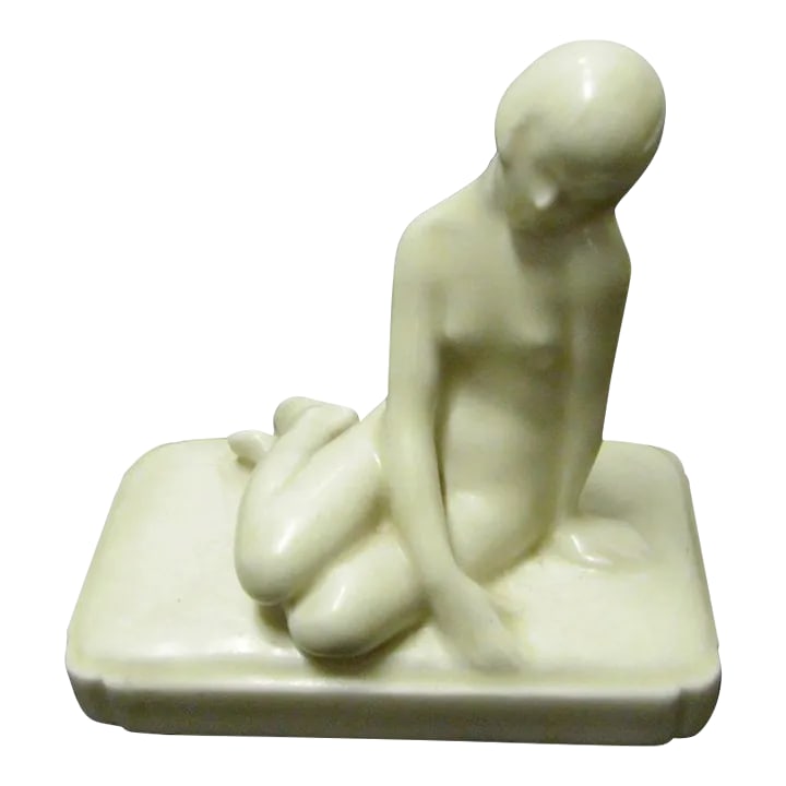 Art Deco Rookwood Paper Weight 1928 Signed Louise Abel: Art Deco Rookwood Paper Weight 1928 Signed Louise Abel XXVIII 2868 in beautiful original condition. 4 1/2" by 4 1/2" Condition: Alterations: Original Condition Unaltered Imperfections: Some Imperfecti