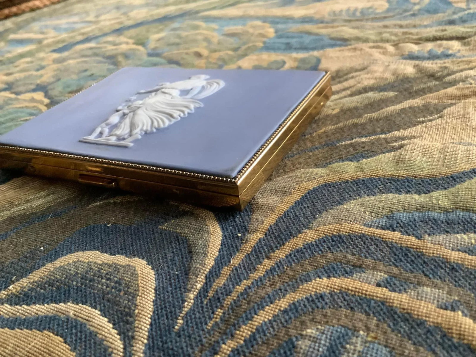 Art Deco Gilt Brass Case With Wedgwood Jasperware Cupid & Psyche Plaque - 6