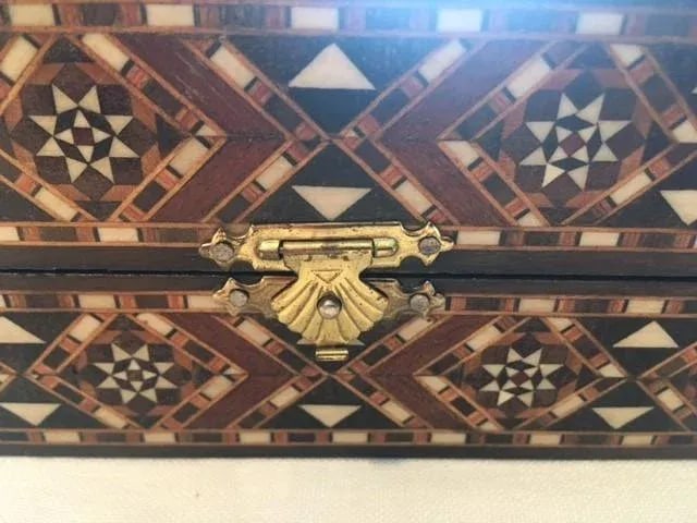 Vintage 1970s Moroccan Inlaid Mosaic Inlaid Backgammon and Chess Box - 8