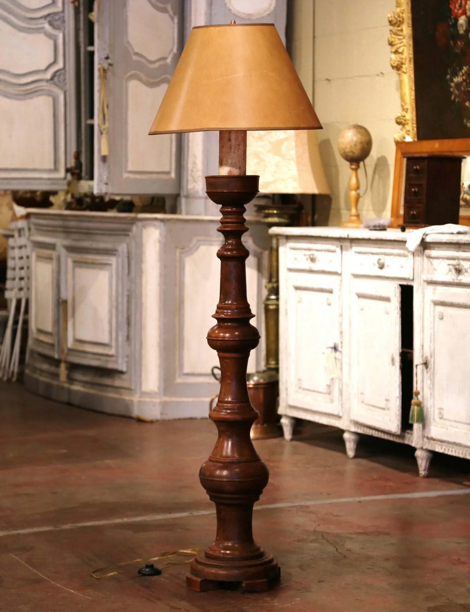 Mid-Century French Louis XIII Carved Oak Floor Lamp With Beige Shade - 7