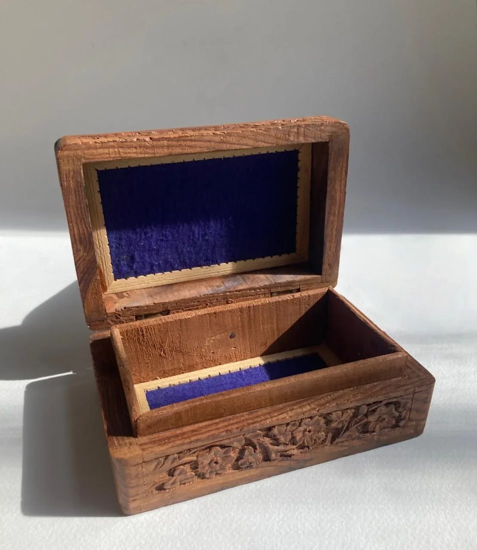 1970's Hand Carved Himalayan Sheesham Wood Jewelry Box - 9