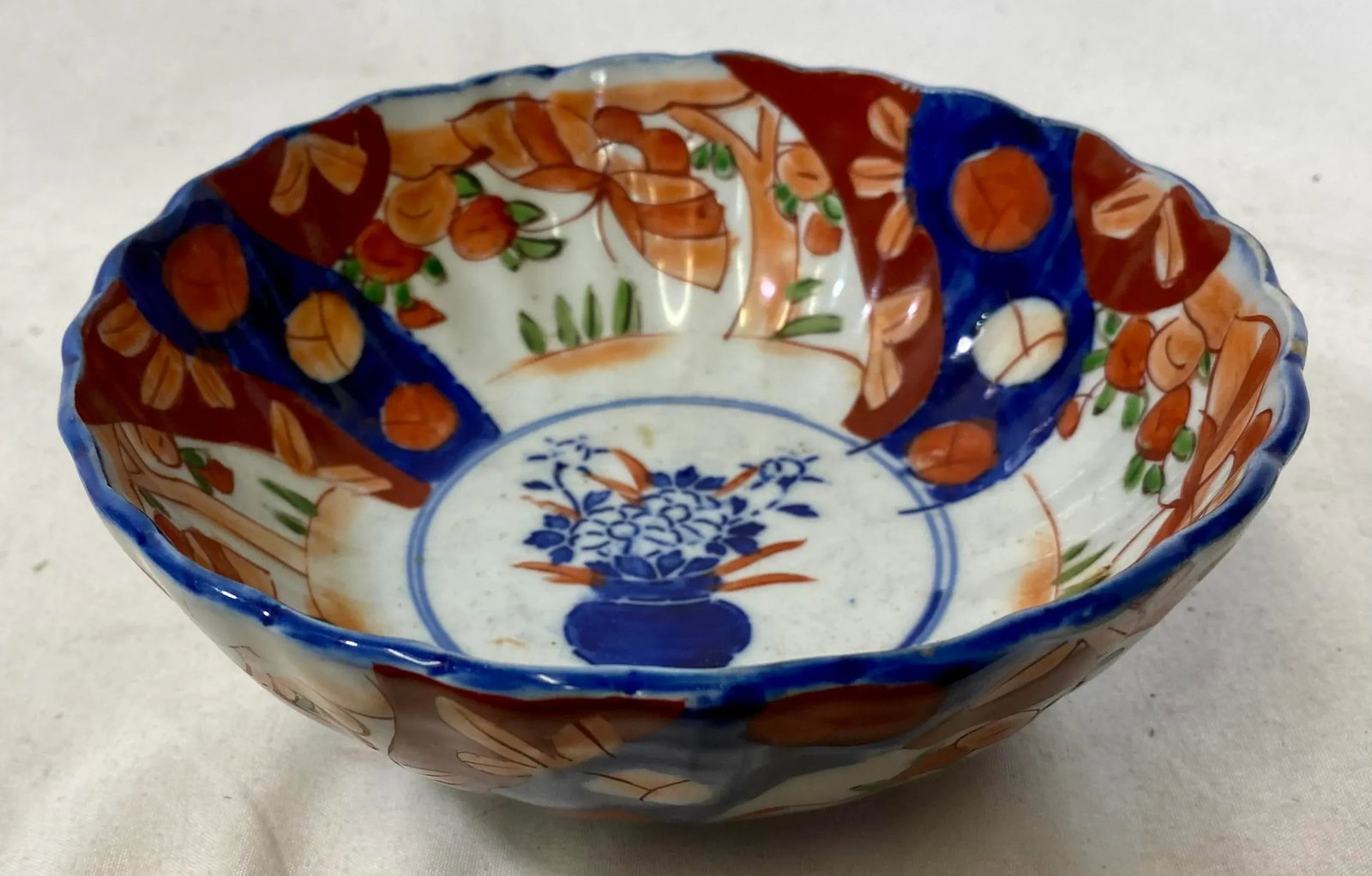 Antique Imari Bowl Hand Painted With Butterflies, Fruit and Floral Arrangements - Circa 1890 - 4