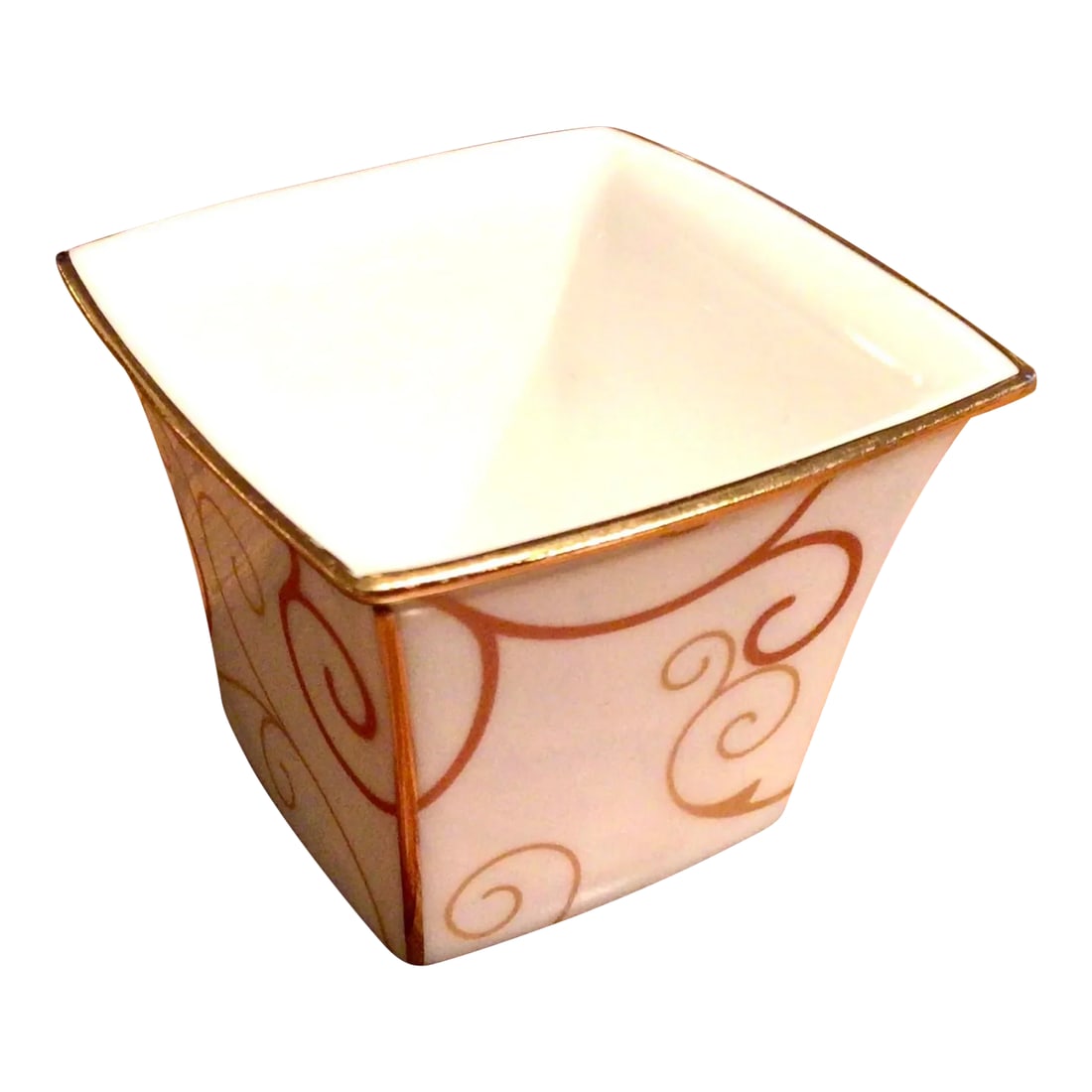 Elegant Wedgwood Petite Cachepot or Vanity Jar With Gilt Trim in the "Marrakech" Pattern: Wedgwood Bone China Petite Cachepot or Vanity Jar in the Marrakech pattern in gilt paint on white background. Could be used on a vanity, a dressing table, desk, or whoever ever you want something beau