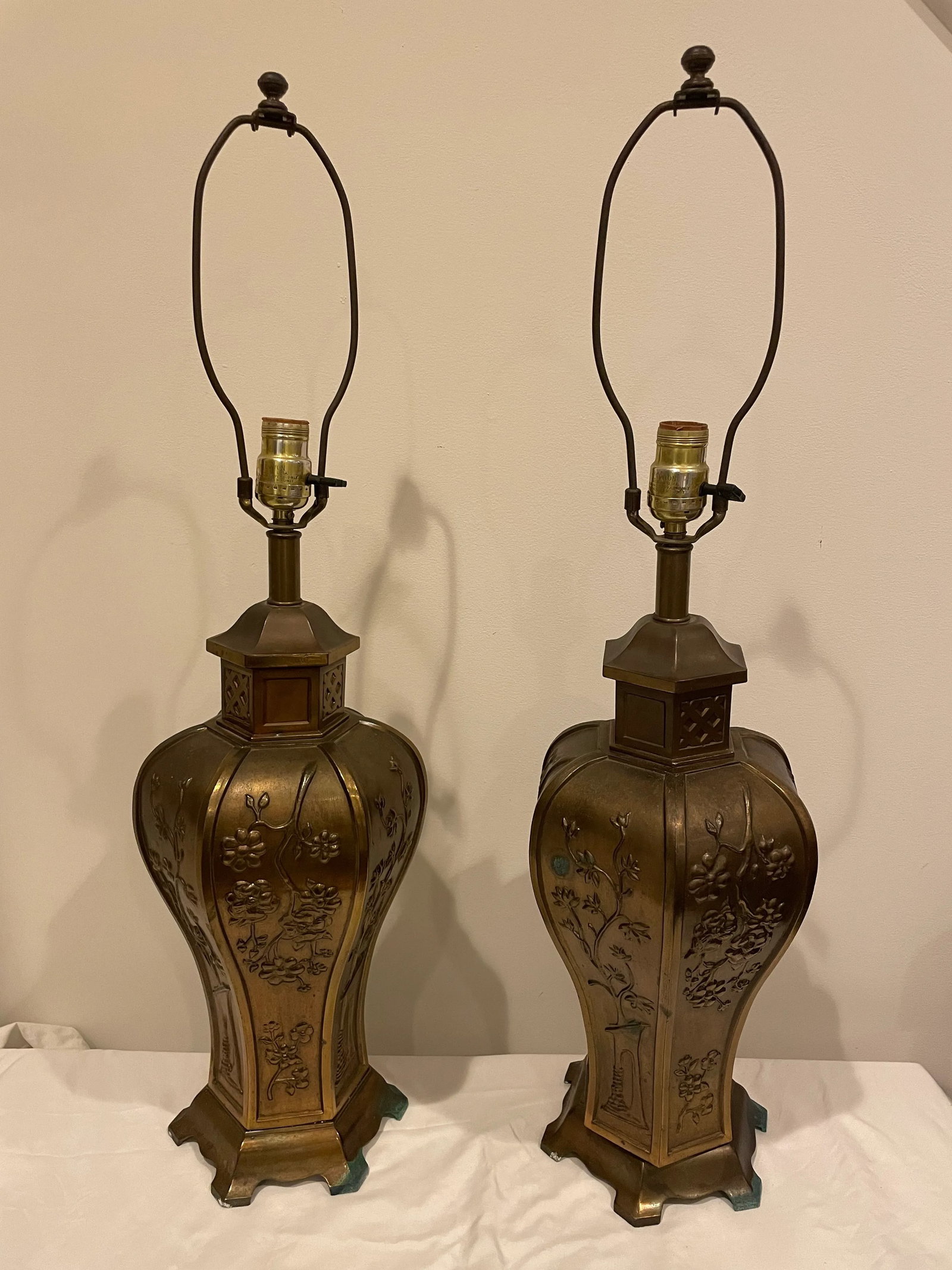 Mid 20th Century Vintage Heavy Brass Hollywood Regency Lamps - a Pair - 11