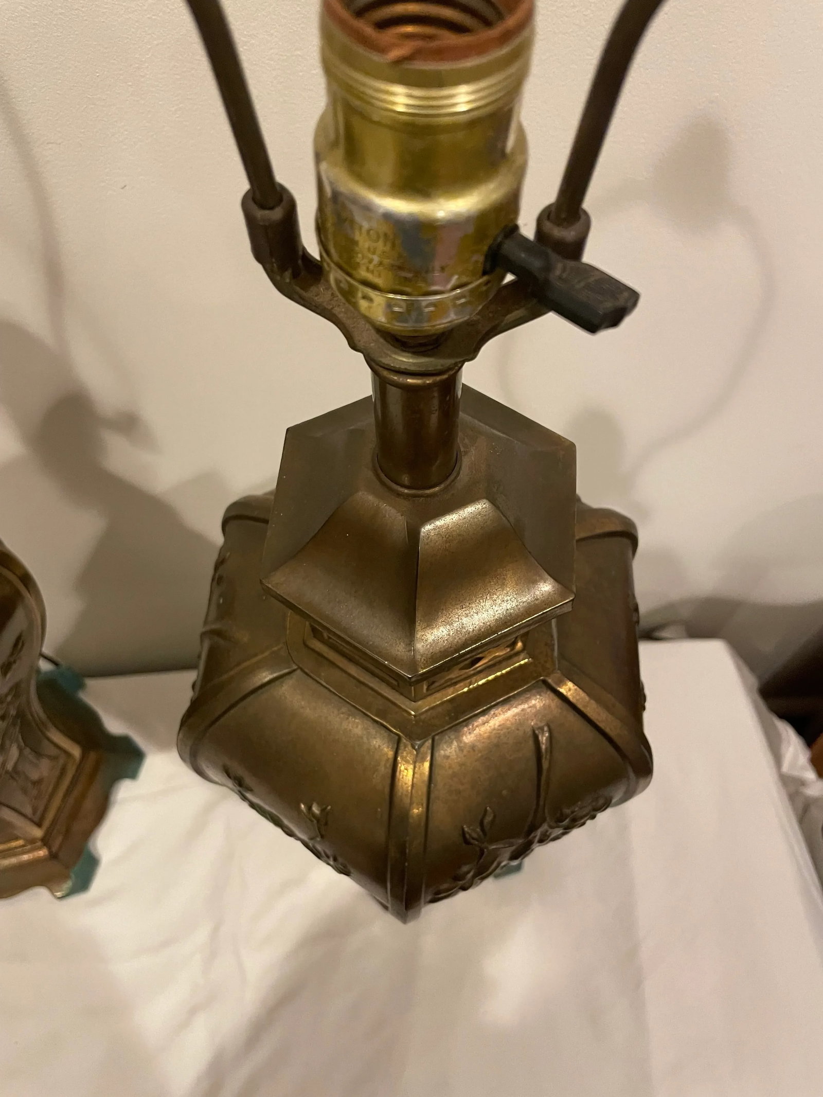 Mid 20th Century Vintage Heavy Brass Hollywood Regency Lamps - a Pair - 2