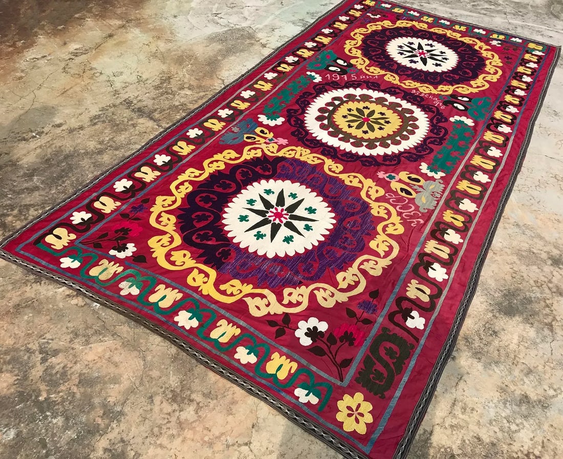 1975 Handmade Suzani Bedspread - 4