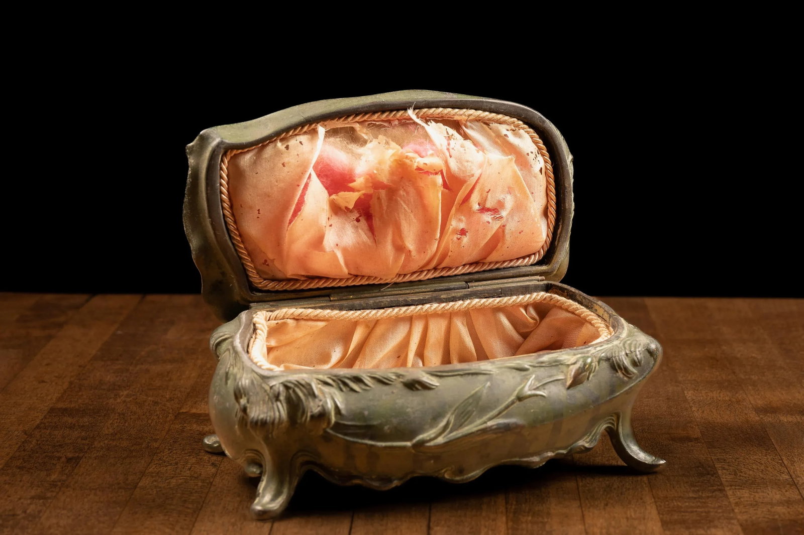 Vintage Art Nouveau Jewelry Casket - 2