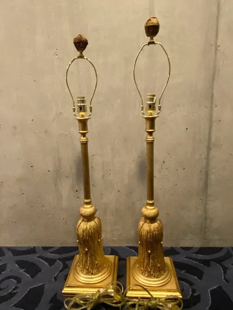 Late 20th Century Pair of Hollywood Regency Vintage Gilded Gold Chalkware Tassel Lamps - 2