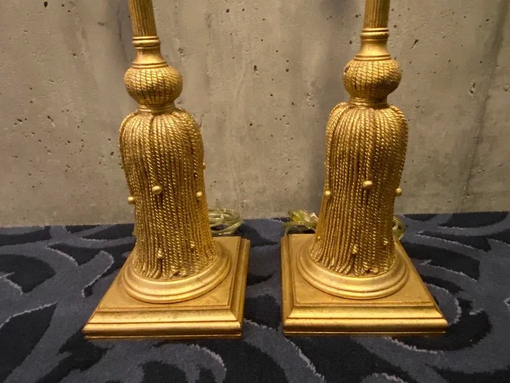 Late 20th Century Pair of Hollywood Regency Vintage Gilded Gold Chalkware Tassel Lamps - 3