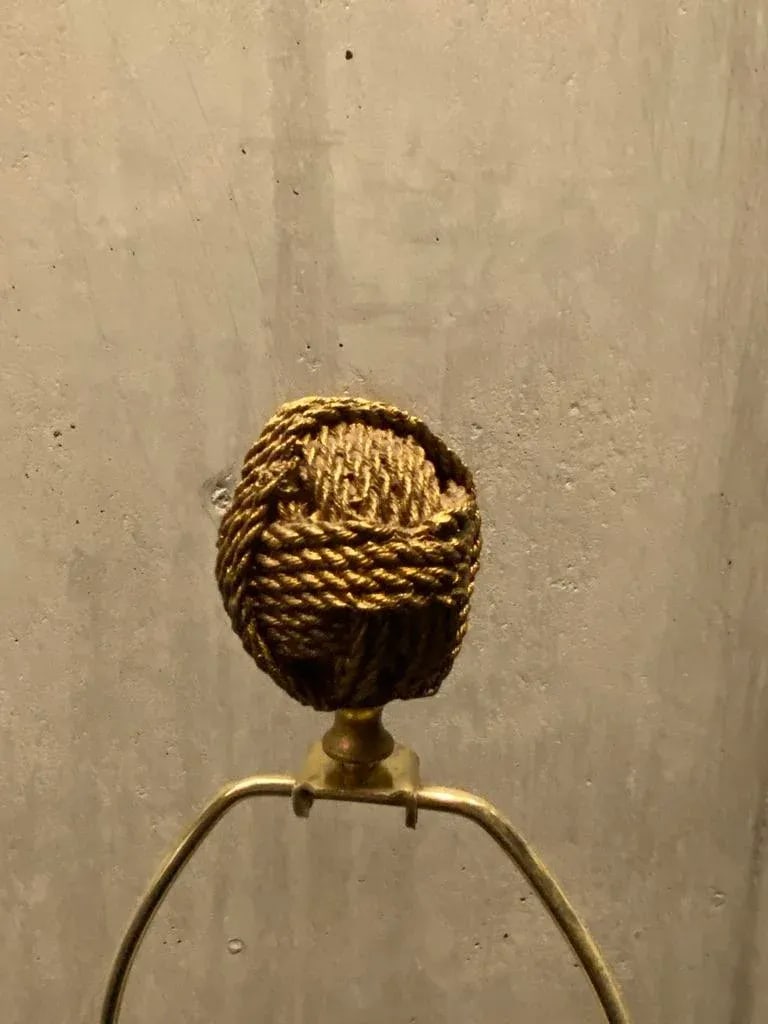 Late 20th Century Pair of Hollywood Regency Vintage Gilded Gold Chalkware Tassel Lamps - 7