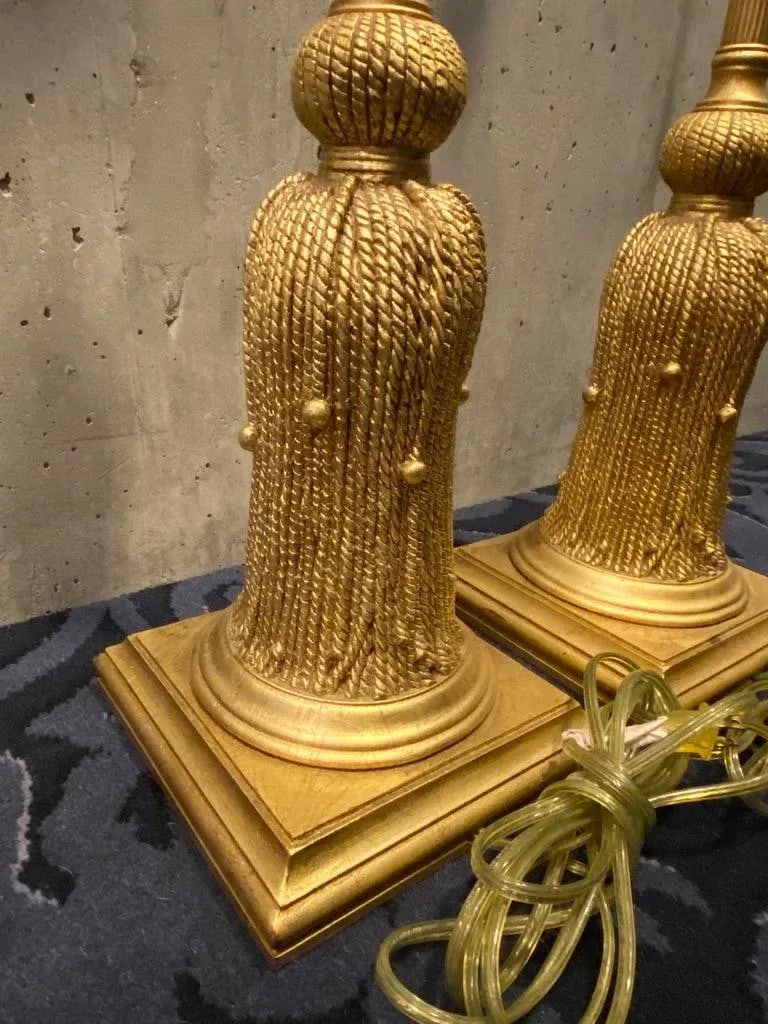Late 20th Century Pair of Hollywood Regency Vintage Gilded Gold Chalkware Tassel Lamps - 8