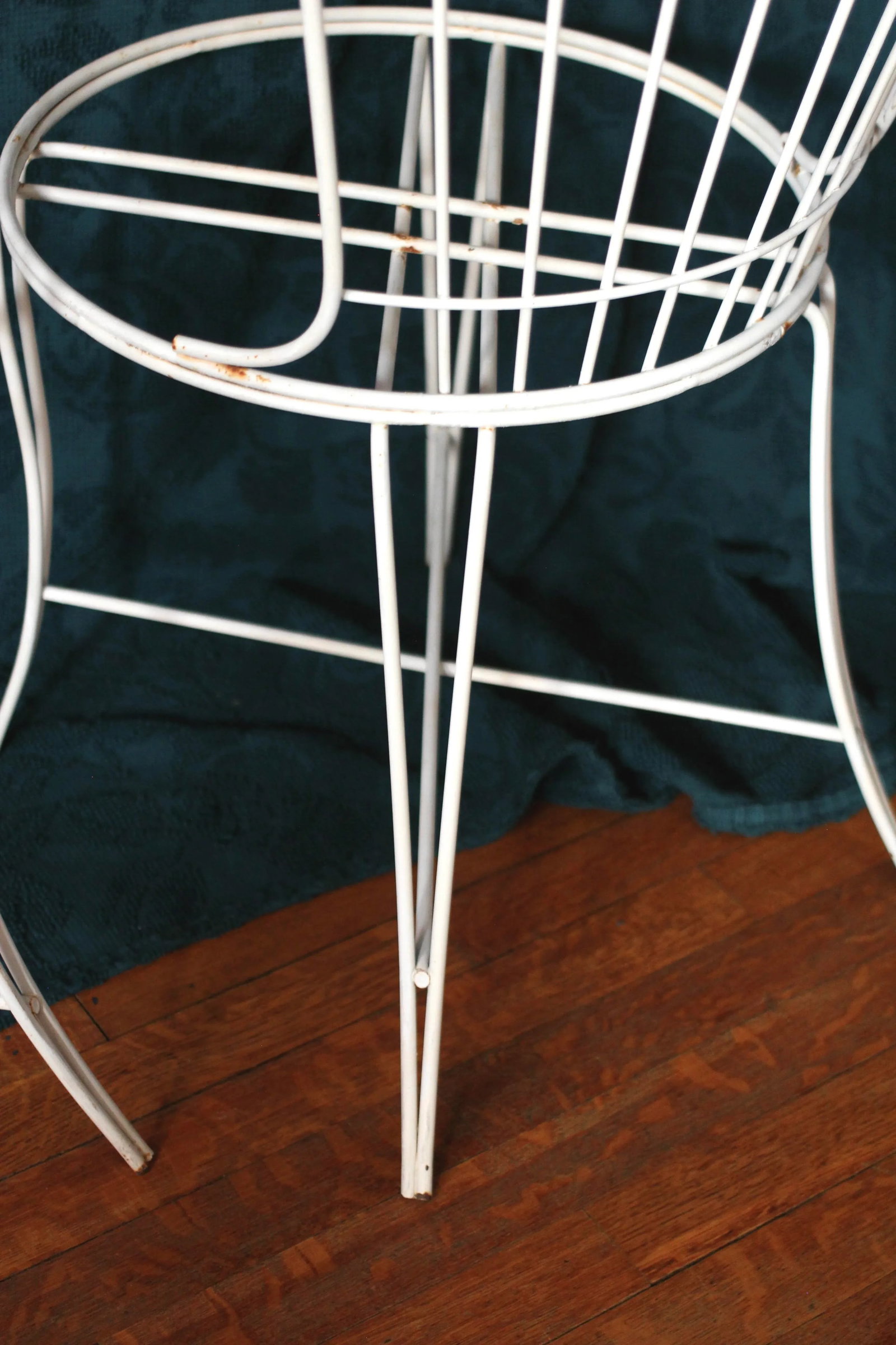 Pair of Vintage Homecrest Wire Chairs - 8