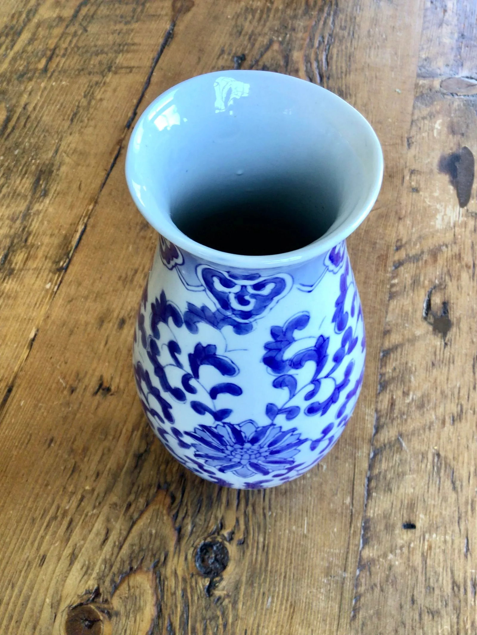 Vintage Chinese Blue & White Patterned Vase - 6
