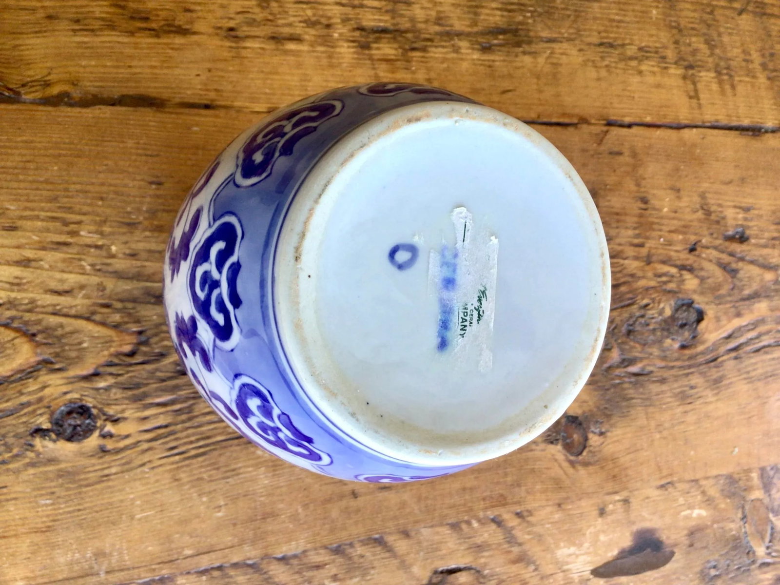 Vintage Chinese Blue & White Patterned Vase - 7