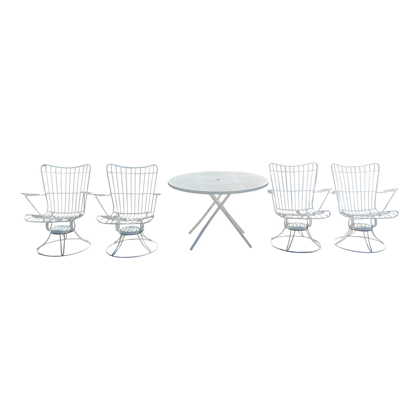 Vintage Homecrest Style Mesh Table With 4 Matching Chairs: Vintage Homecrest Style 5 Piece Set Includes Mesh Table With 4 Matching Chairs. Fantastic dining set with matching chairs. Chairs all swivel. Set has been sanded and freshly painted with Rus-Oleum pai