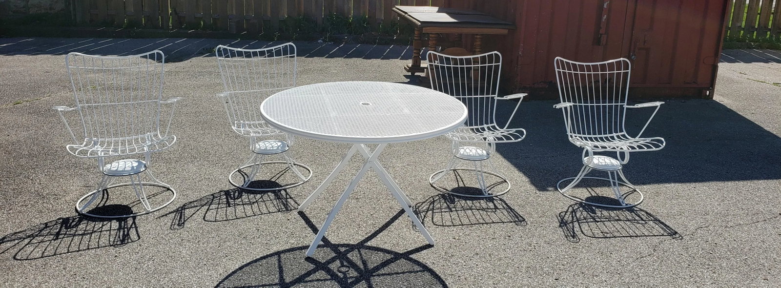 Vintage Homecrest Style Mesh Table With 4 Matching Chairs - 2
