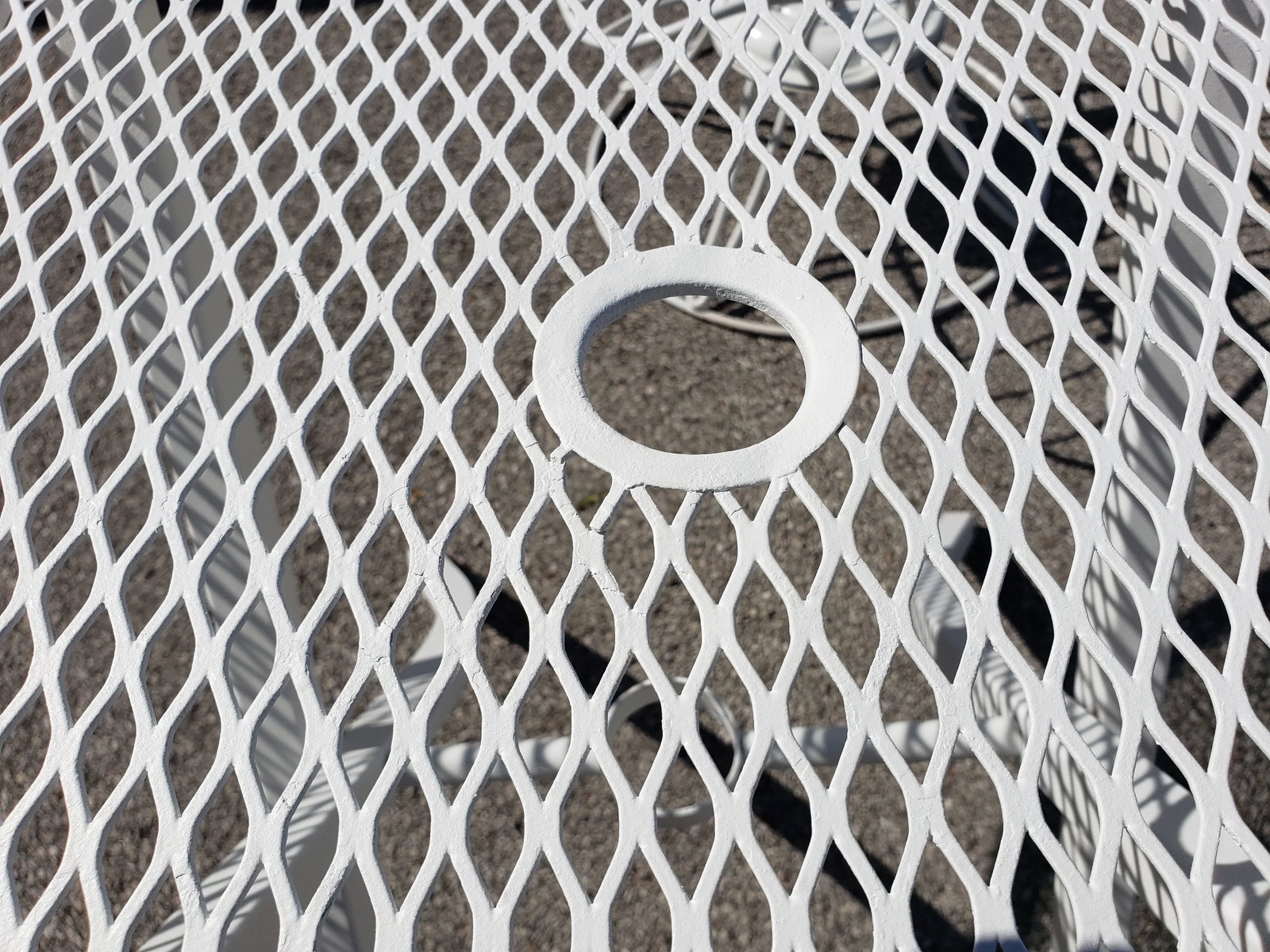 Vintage Homecrest Style Mesh Table With 4 Matching Chairs - 3