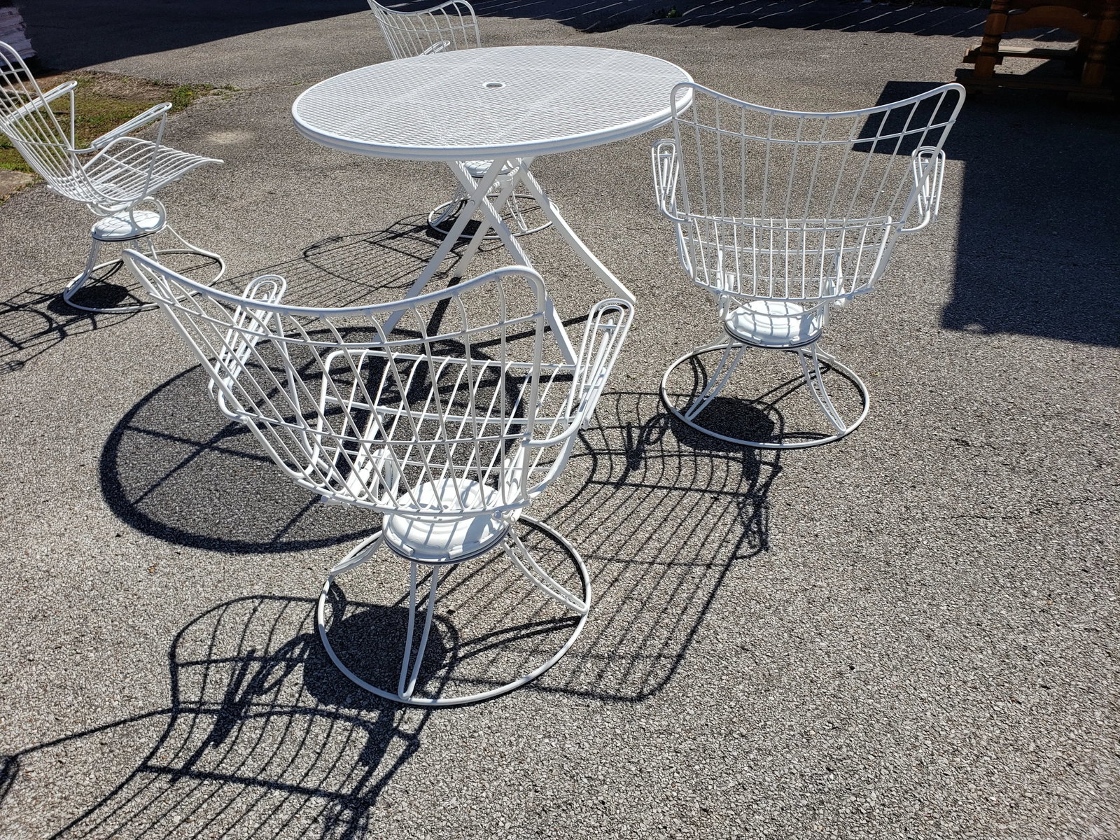 Vintage Homecrest Style Mesh Table With 4 Matching Chairs - 7
