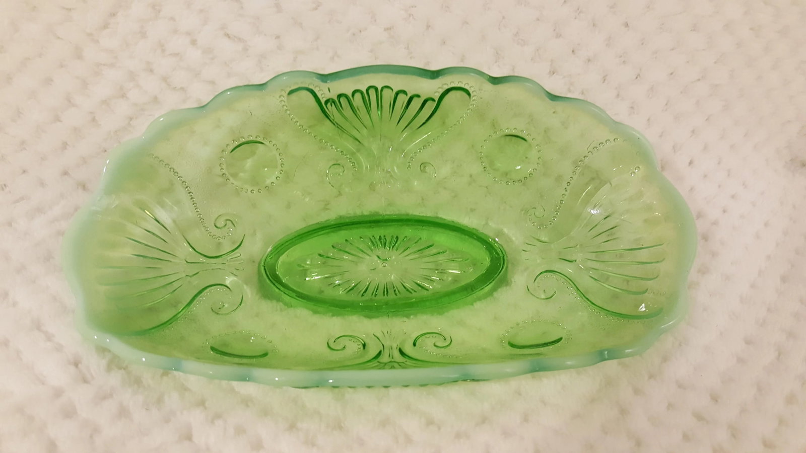 Jefferson Glass Green Opalescent Jewel And Fan Banana Boat - 2
